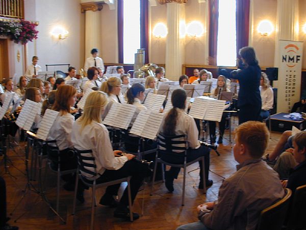 Dirigent Lena Haugen Mordal (Foto: Arild Erlien)