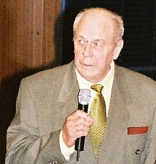 Carl Alfred Johansen p� skolekorpsets jubileumskonsert i 2004.